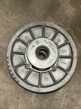 E-auc11989 John Deere Auc11989 Secondary Driven Clutch For Gator Xuv825e Xuv825m