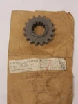 Nos Yamaha 8K4-17682-70-00 Chain Drive Sprocket 17T SS440. Fixed Price $21.98.